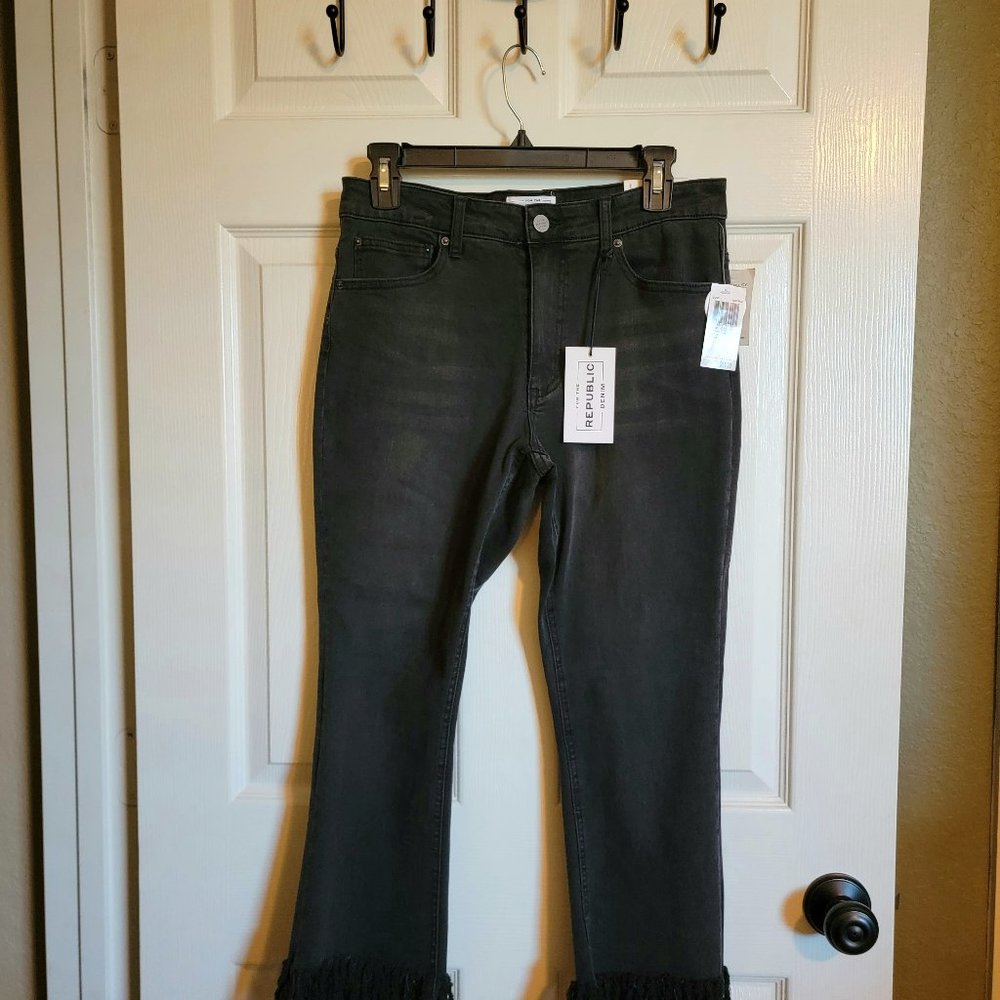 Black cropped jeans
